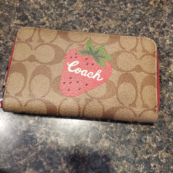 🍓 Coach Strawberry Tote Bag and Zip Around Wallet Set - Picture 11 of 16